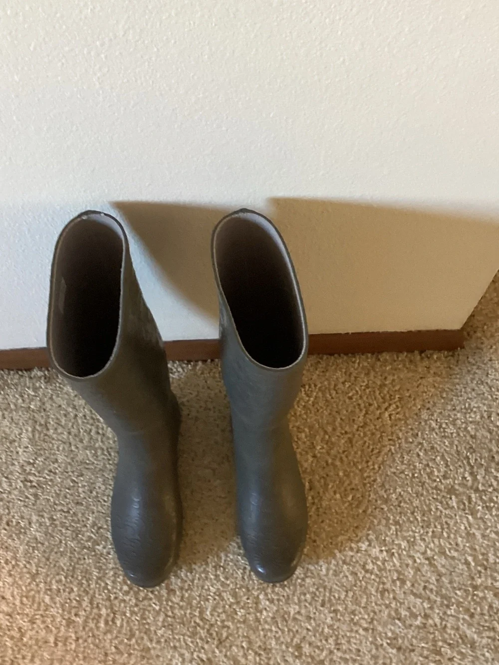UGG Embossed Over-the-Knee Rain Boots - Gray size 6